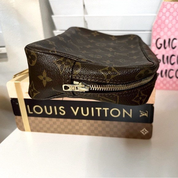 ✨Vintage Louis Vuitton Monogram Trousse Toilette 23 - Picture 8 of 14